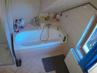 Camsoda Free Live Porn of voyeurcam-julmodels-bath-2nd-1