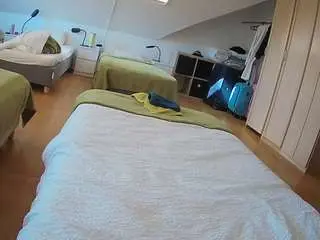 Camsoda Sex Cam of voyeurcam-julmodels-bed-1