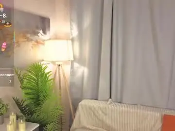 Chaturbate Live Sex Cam of alyshaplescia