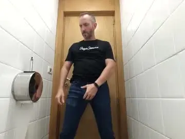 Chaturbate Live Sex Cam of spanishharddick