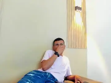 Chaturbate Free Porn Cam of maxi_jones2