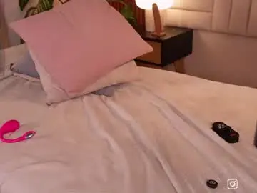 Chaturbate Live Sex Cam of lexiee_grey_