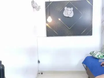 Chaturbate Live Sex Cam of goldendesirex_