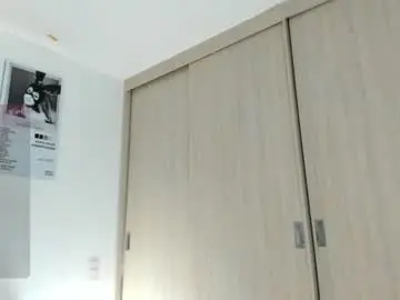 Chaturbate Live Sex Cam of hollyprincess_2