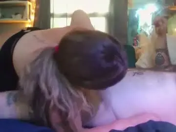 Chaturbate Live Sex Cam of kaylaandmike23
