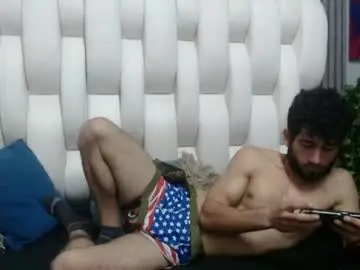 Chaturbate Watch Live Sex Cams of aaron_jones_1