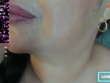 Chaturbate Live Sex Cam of gia_nahomi