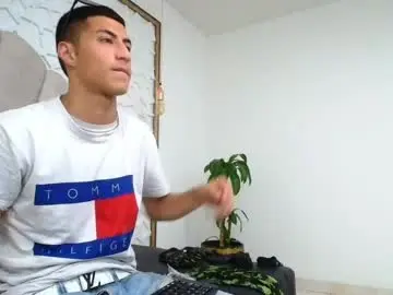 Chaturbate Live Sex Cam of mr_porn_9