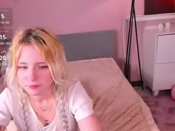 Chaturbate Live Sex Cam of kiki_peach