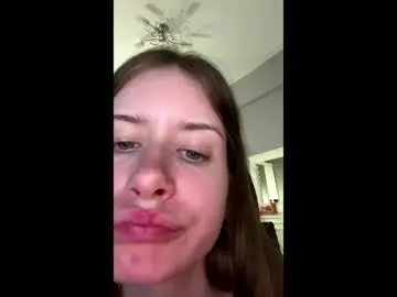 Chaturbate Watch Live Sex Cams of softlygirl