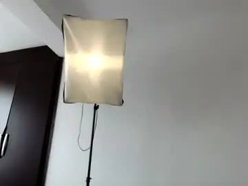 Chaturbate Live Sex Cam of curlybabyfire