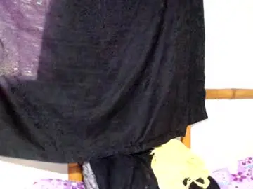 Chaturbate Live Sex Cam of miahells