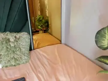 Chaturbate Live Sex Cam of babyemily18_