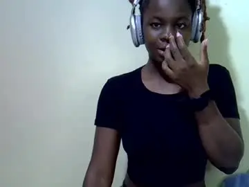 Chaturbate Live Sex Cam of nyla_shal