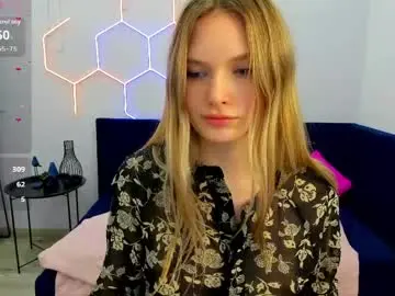 Chaturbate Live Sex Cam of evelineamore