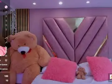 Chaturbate Live Sex Cam of chloe_larson