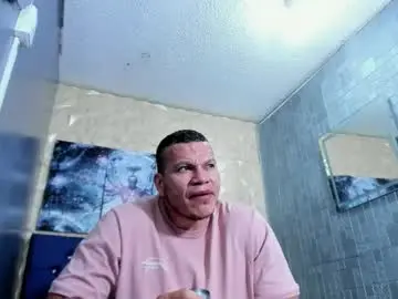 Chaturbate Live Sex Cam of tyleer_scot