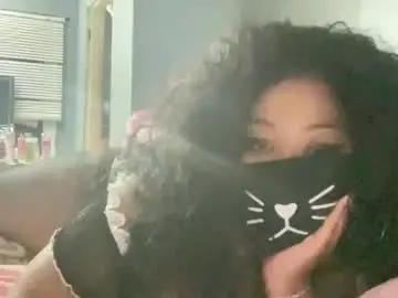 Chaturbate Live Sex Cam of plushiedollxoxo