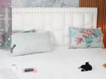 Chaturbate Adult Video Chat of hornybarelylegalgirl