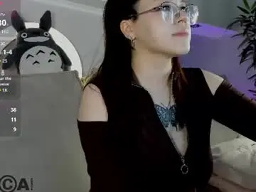 Chaturbate Live Sex Cam of kira_be11