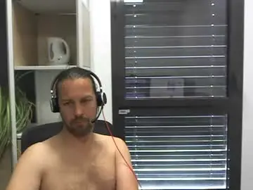 Chaturbate Live Sex Cam of moi9876543210