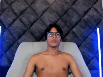 Chaturbate Live Sex Cam of liamkron