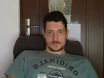 Chaturbate Live Sex Cam of tattooedhunk_