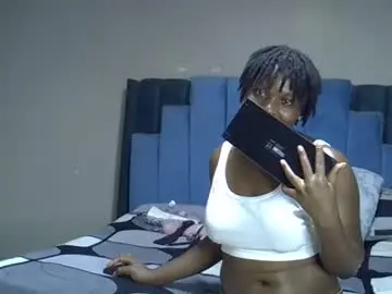 Chaturbate Live Sex Cam of melanin_moon