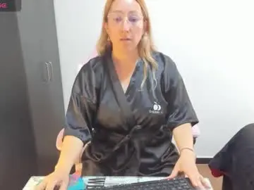 Chaturbate Watch Live Sex Cams of hottychrystal