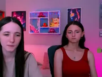 Chaturbate Live Sex Cam of caroline_honeyy