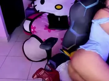 Chaturbate Live Sex Cam of katiuska_doll_squirt