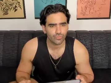 Chaturbate Live Sex Cam of bradleymartin7