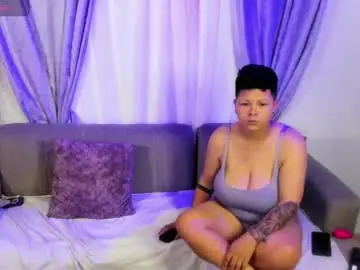 Chaturbate Best live sex cam show of miaandmolly_