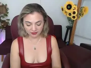 Chaturbate Best live sex cam show of lilly_milf