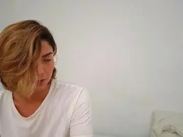 Chaturbate Live Sex Cam of skyamber8v2