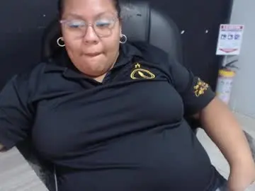 Chaturbate Live Sex Cam of angy_ro12