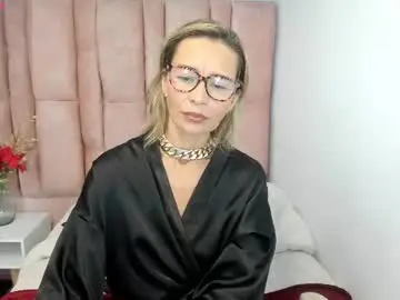 Chaturbate Live Sex Cam of issa_milf__
