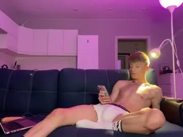 Chaturbate Live Sex Cam of andytwinkkk