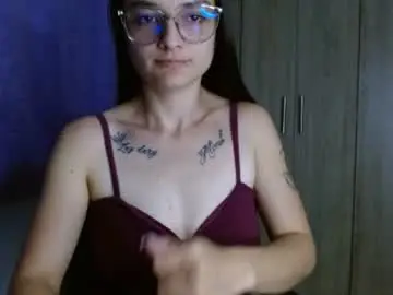 Chaturbate Best live sex cam show of lilcoralinne_0