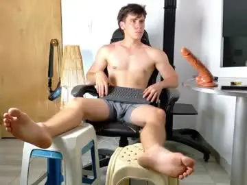Chaturbate Free Live Porn of harry_brown2324