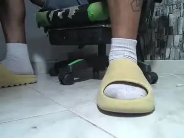 Chaturbate Live Sex Cam of srfindomfeet_