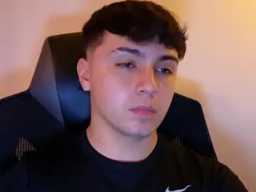 Chaturbate Live Sex Cam of aron__cooper