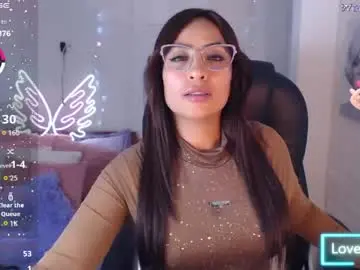 Chaturbate Live Sex Cam of paulina_galvis2700