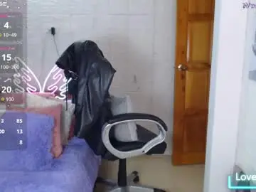 Chaturbate Live Sex Cam of paulina_galvis2700