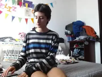 Chaturbate Watch Live Sex Cams of malitamuymal22