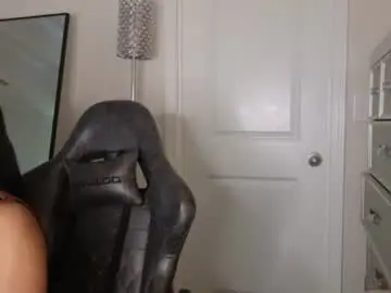 Chaturbate Live Sex Cam of butterflybootyy