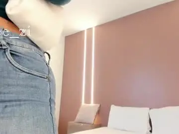 Chaturbate Live Porn of zoee_zi
