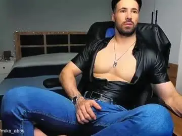 Chaturbate Live Sex Cam of mikestrip