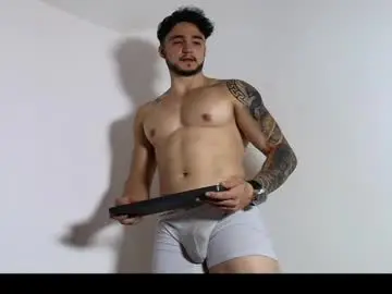 Chaturbate Sex Cam of latinboyvip_