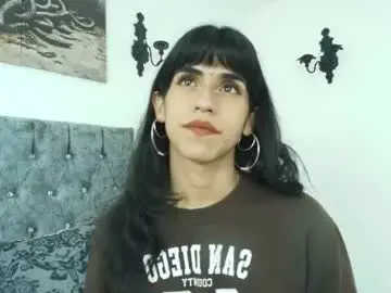 Chaturbate Live Sex Cam of bella_poisonous